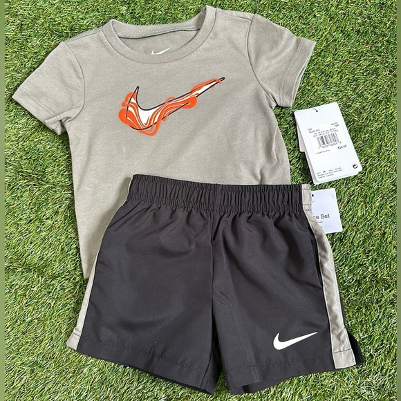 Boys Nike set, Dri-fit shorts with pockets and T-shirt, Size 12M New with tags - Picture 1 of 3